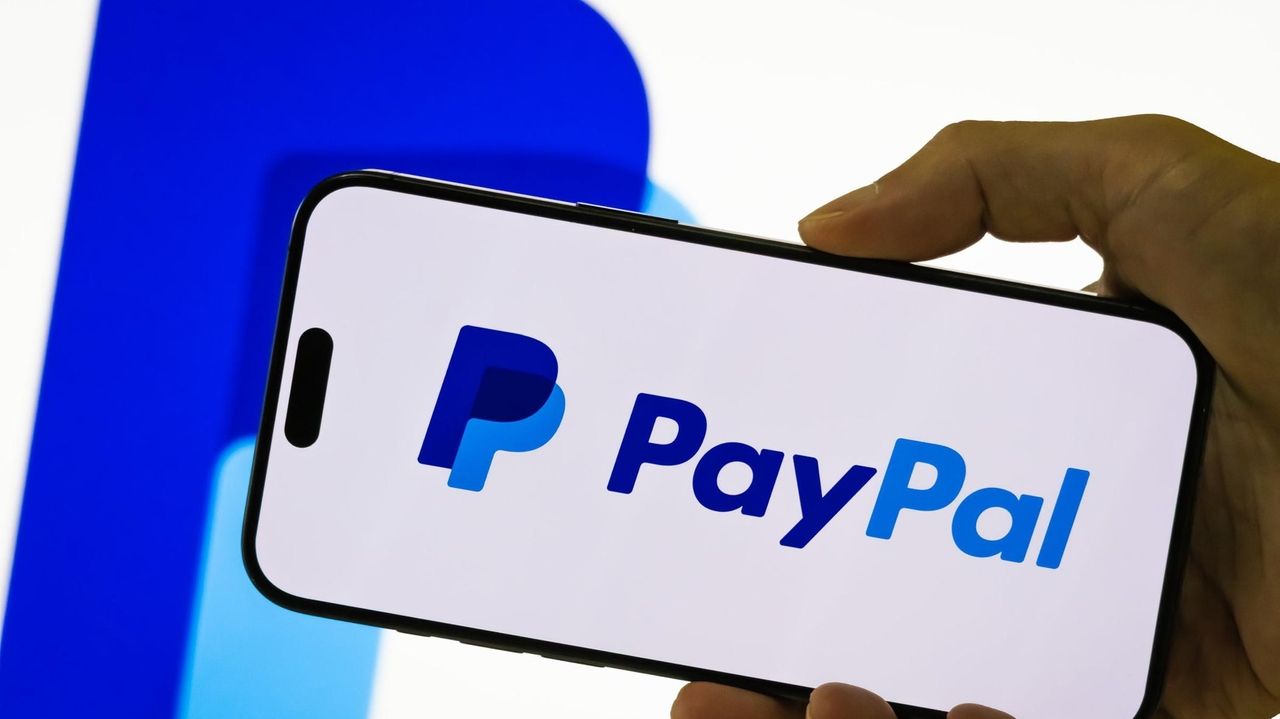 Exploring the Impact: Will Long Island Businesses Embrace PayPal's New Cryptocurrency Feature?