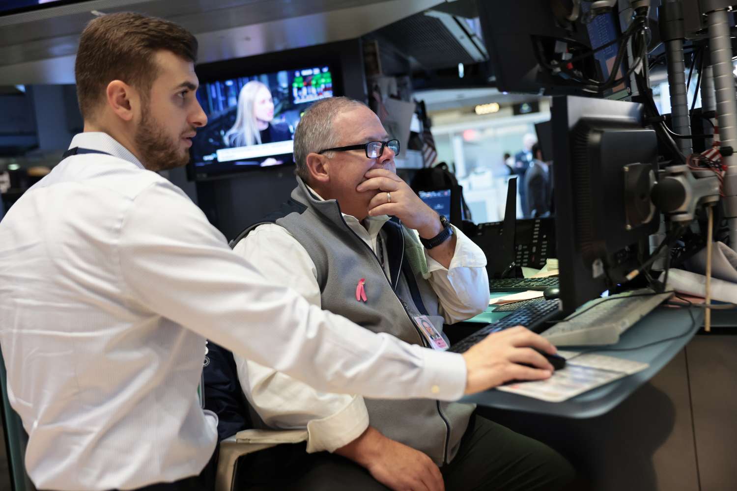 Market Update: Stocks Decline as Early Rally Pauses; Palantir Shares Surge After Earnings Report, AMD Prepares for Upcoming Results