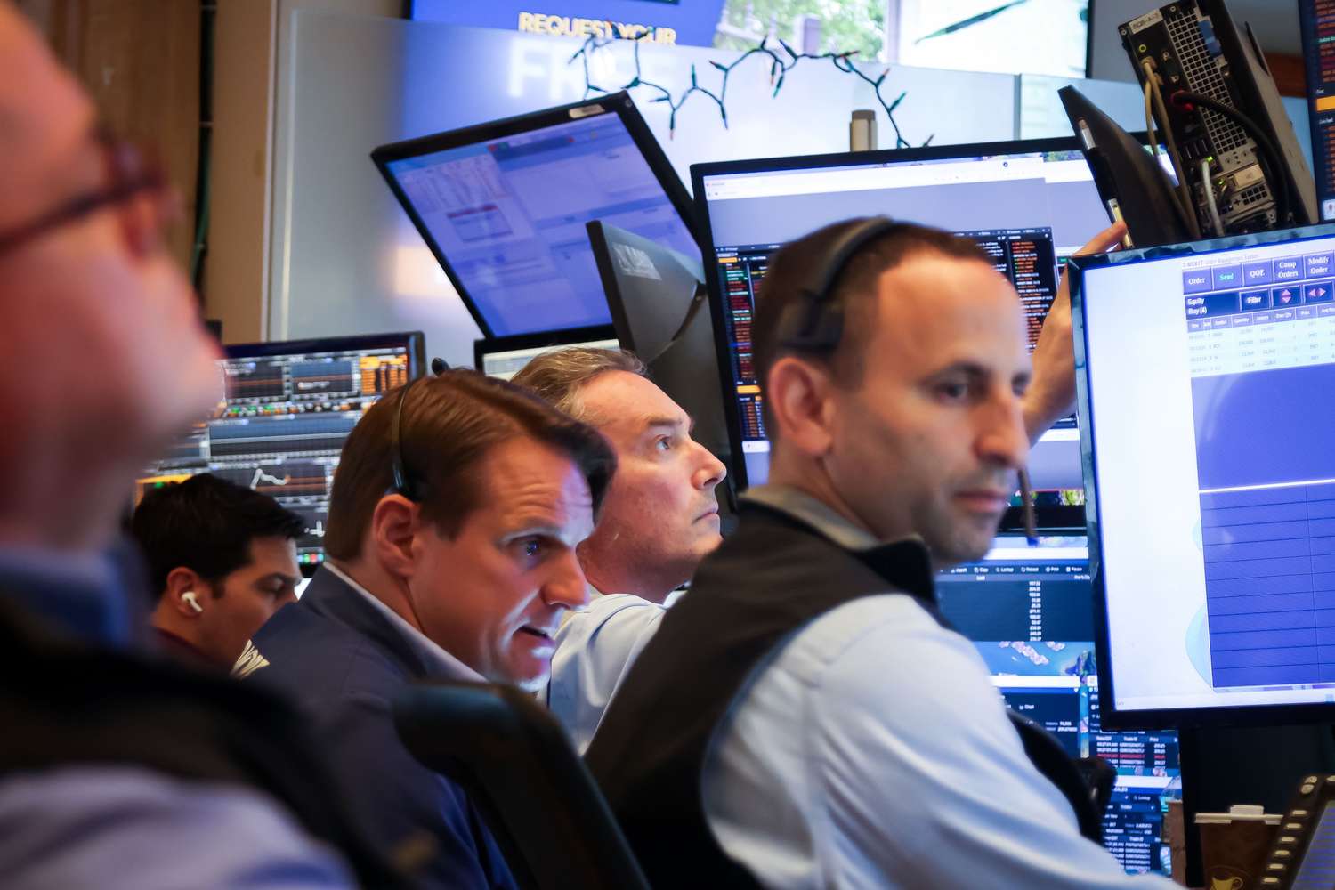 Stocks Rise as Investors Overlook Trump’s Fed Decision; Nvidia Earnings Report Set for Wednesday